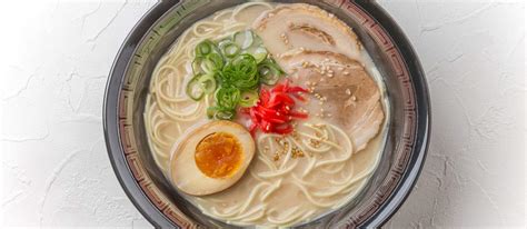  Hakata Ramen: Un festín de sabores umami que te transportará a las calles bulliciosas de Fukuoka!