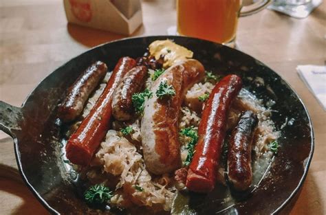  Himmel und Erde ¡Una Sinfonía de Sabores Tartados en la Tradicional Cocina Alemana de Düsseldorf!