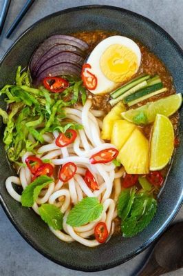  Laksa Penang: ¡Una explosión de sabores picantes y aromáticos que te transportarán a las calles de Malasia!