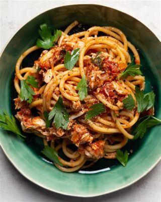  ¡Pasta de cangrejo con especias, una explosión de sabor picante y texturas crujientes!