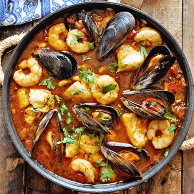  ¡Saborea la frescura de la brisa marítima con un plato de Zarzuela! Una explosión de sabores del mar en una salsa de tomate picante que te transportará a las costas de España.